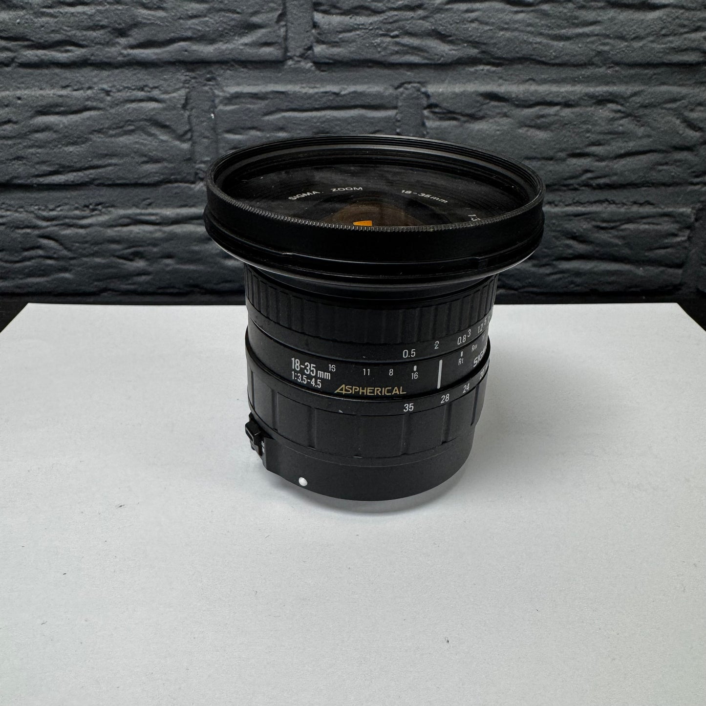 Sigma 18–35mm f/3.5–4.5 Aspherical Lens (Canon EF) + Rodenstock Skylight Filter 82mm | Gebruikt, Perfecte Staat