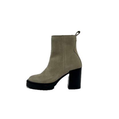 Naomi 03.04 lichtbruin