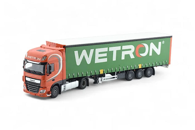 Wetron DAF XF Euro 6 super spacecab trekker met schuifzeil oplegger.